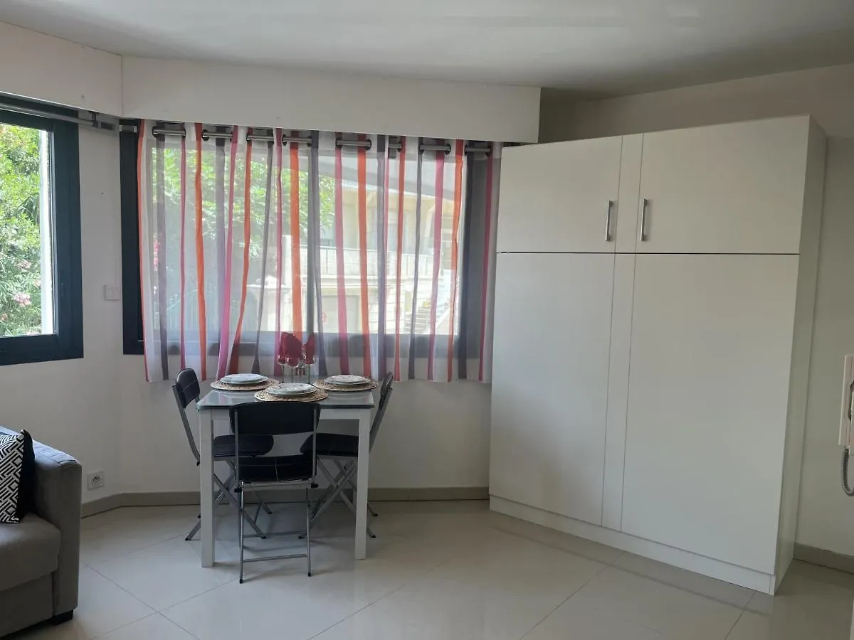 Apartment Studio Moderne A 50M De La Plage, Climatise, Proche Commerces Et Gare, Parking Disponible - Fr-1-466A-50 Saint-Raphael  France